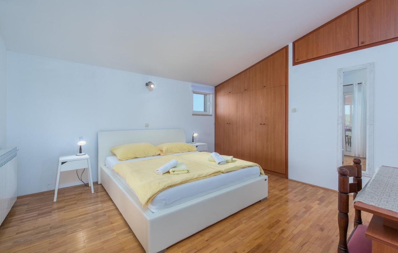 Villa Anita With Common Pool Vrvari エクステリア 写真