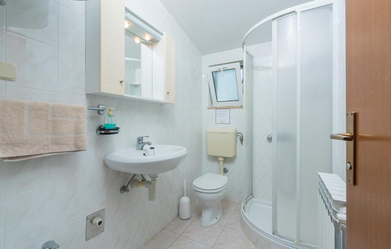 Villa Anita With Common Pool Vrvari エクステリア 写真